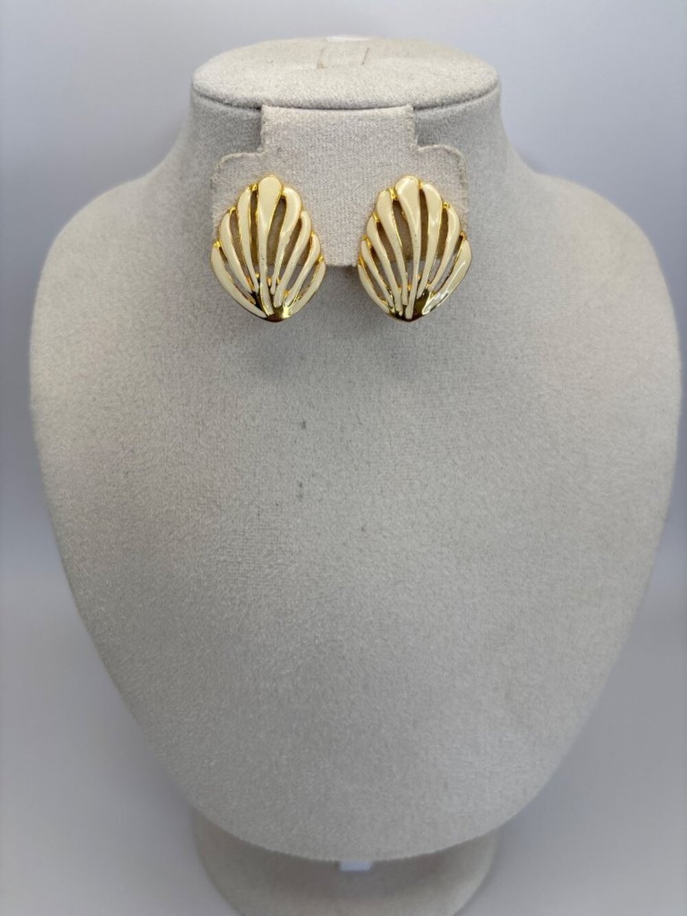 Vintage Gold Tone Cream Enamel Sea Shell Shape Pierced Earrings
